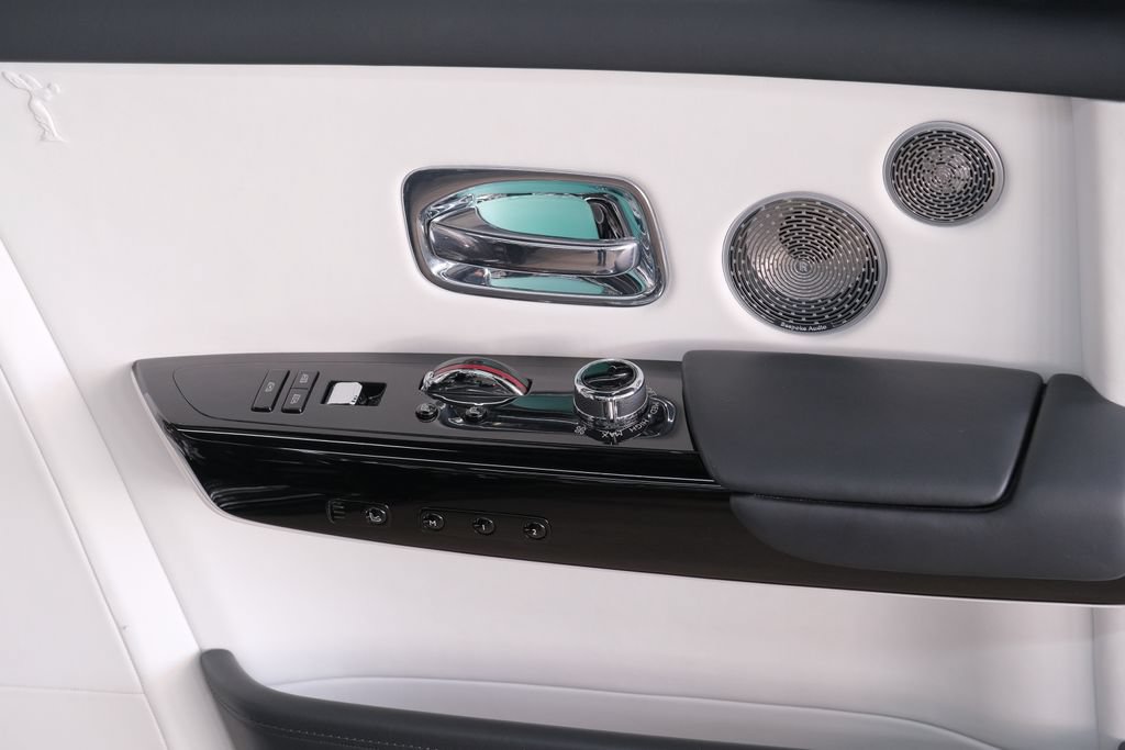 Used 2022 Rolls-Royce Phantom Sedan w/ The Phantom Package RWD image 16