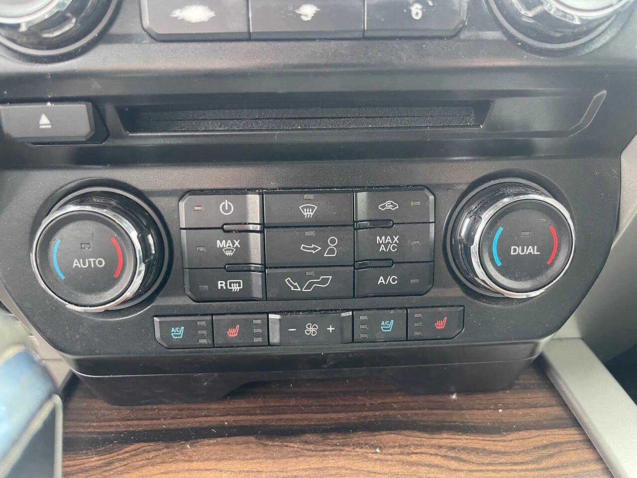 Used 2017 Ford F150 Lariat image 39