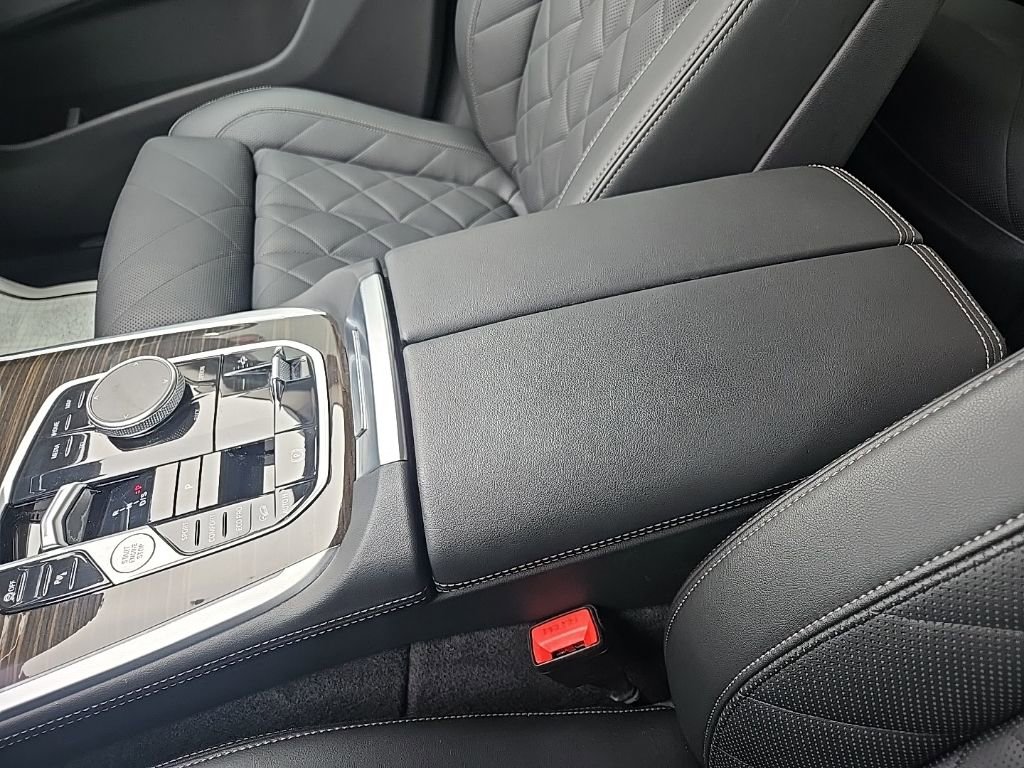Used 2024 BMW X7 xDrive40i w/ Climate Comfort Package image 64