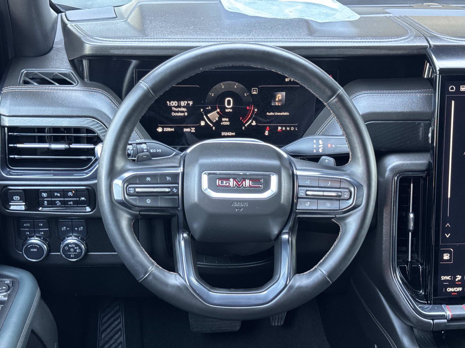 Used 2025 GMC Yukon AT4 w/ AT4 Premium Package AWD/4WD image 11