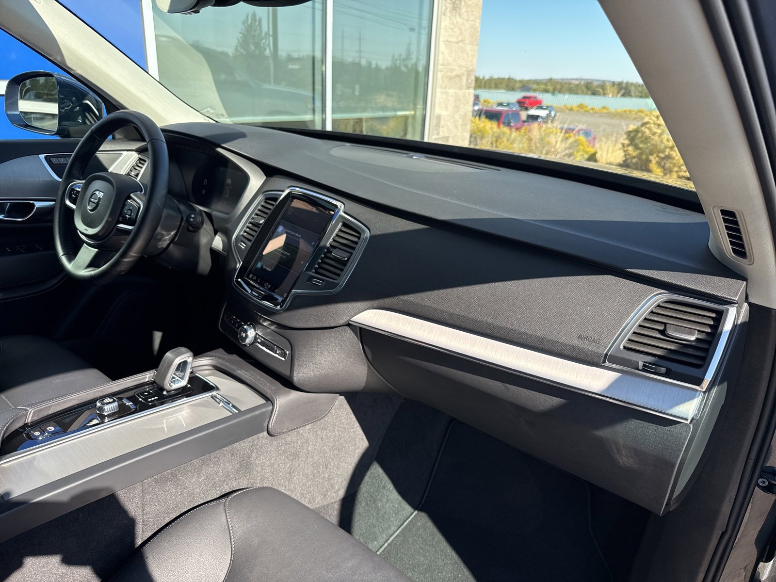 Used 2025 Volvo XC90 B5 Core image 16