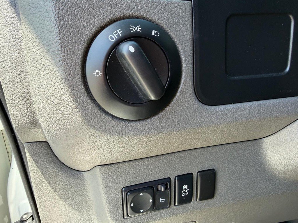 Used 2015 Nissan NV 3500 SV w/ Technology Package RWD image 31