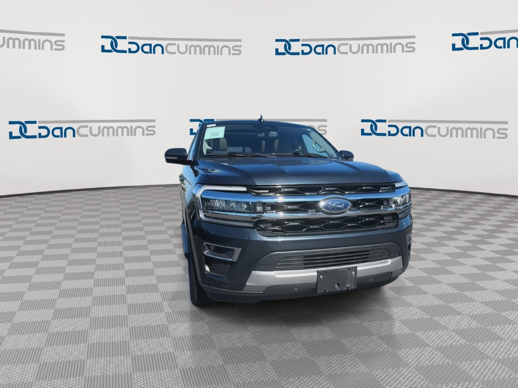 Used 2024 Ford Expedition Limited AWD/4WD image 3