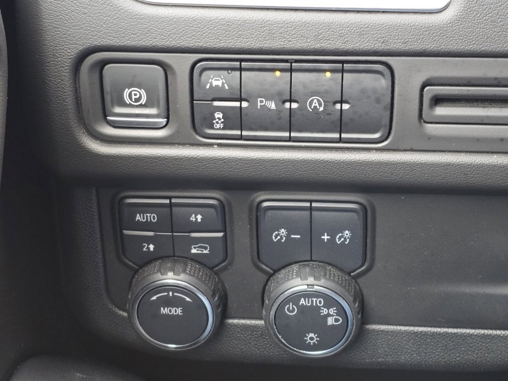 Used 2024 Chevrolet Suburban LT image 25