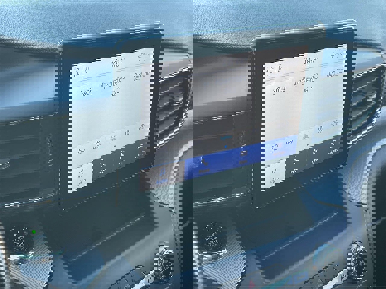 Used 2020 Ford Explorer XLT w/ Equipment Group 202A image 25