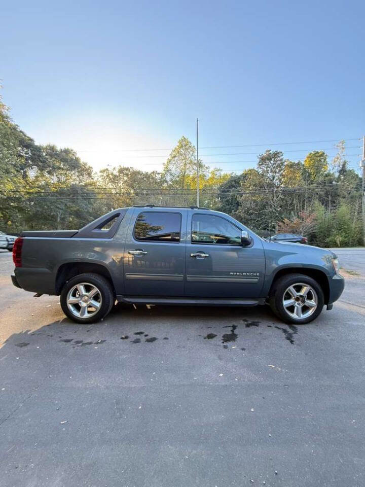 Used 2012 Chevrolet Avalanche LS image 7