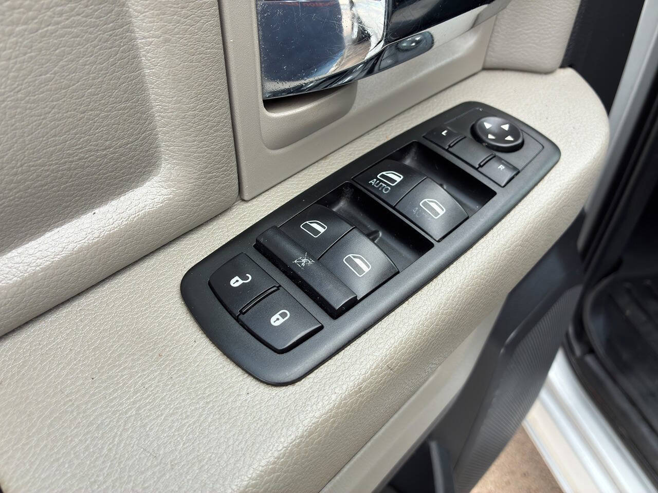 Used 2012 RAM 1500 Classic SLT RWD image 12