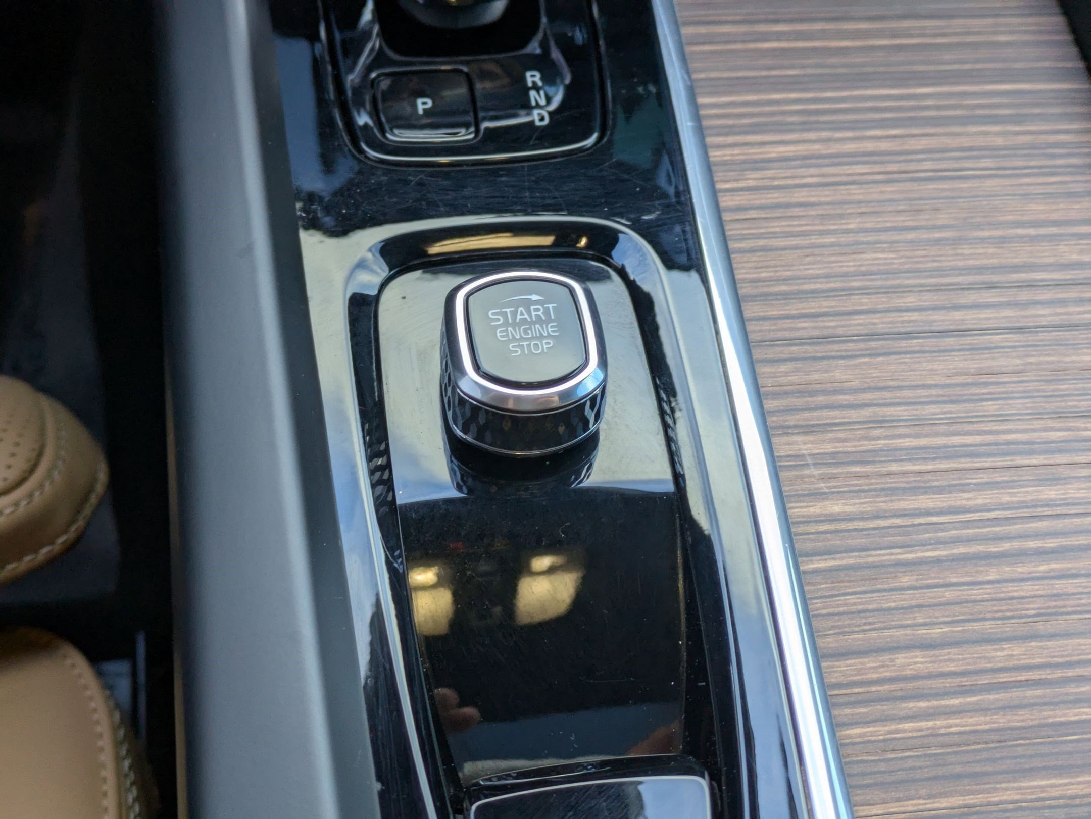 Certified 2023 Volvo XC60 B6 Ultimate w/ Protection Package Premier image 19