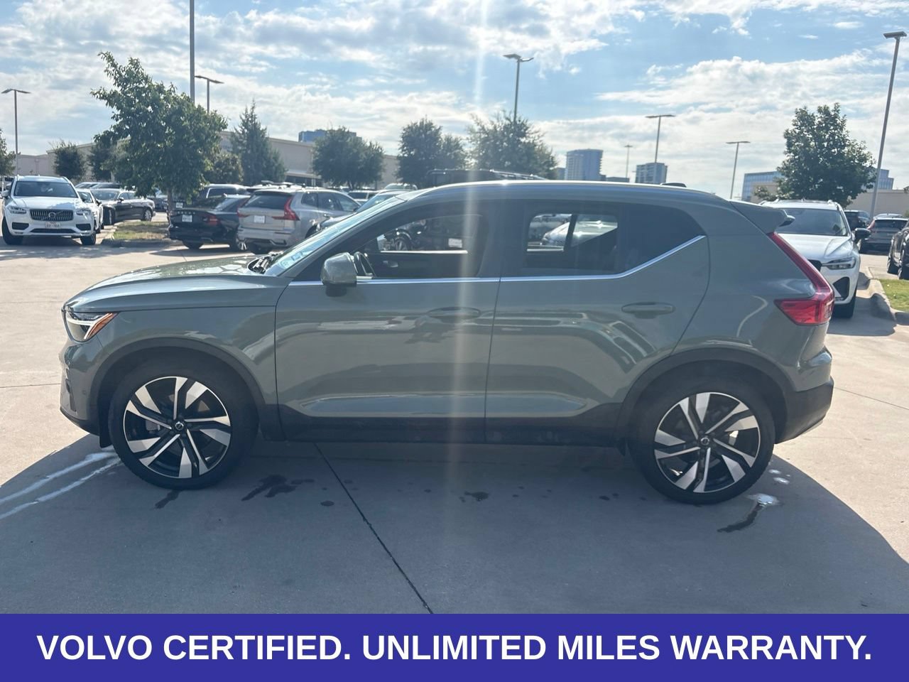 Certified 2023 Volvo XC40 B5 Plus w/ Driver Assist Package AWD/4WD image 10