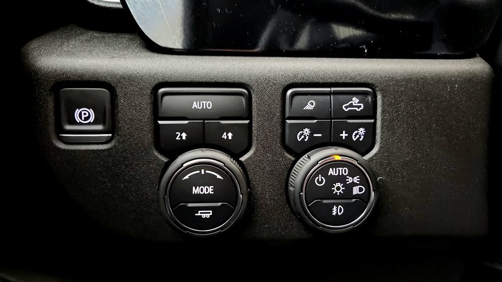 Used 2025 Chevrolet Silverado 1500 LTZ w/ LTZ Premium Package AWD/4WD image 32