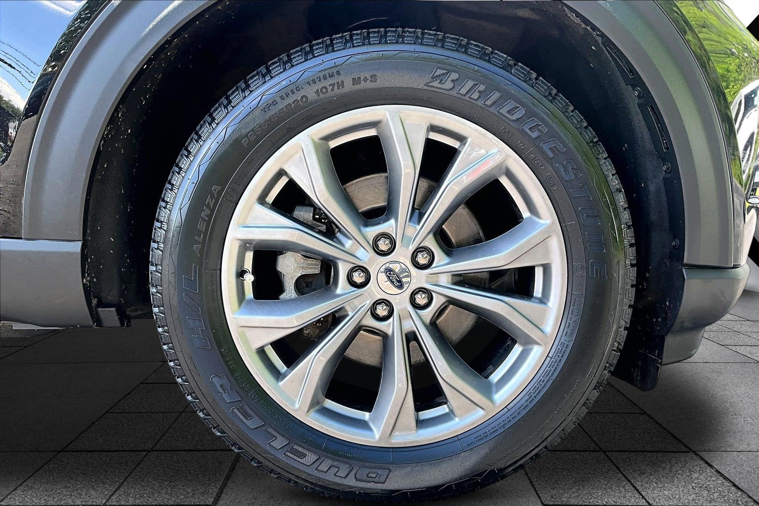 Used 2023 Ford Explorer Limited w/ Limited Technology Package AWD/4WD image 8