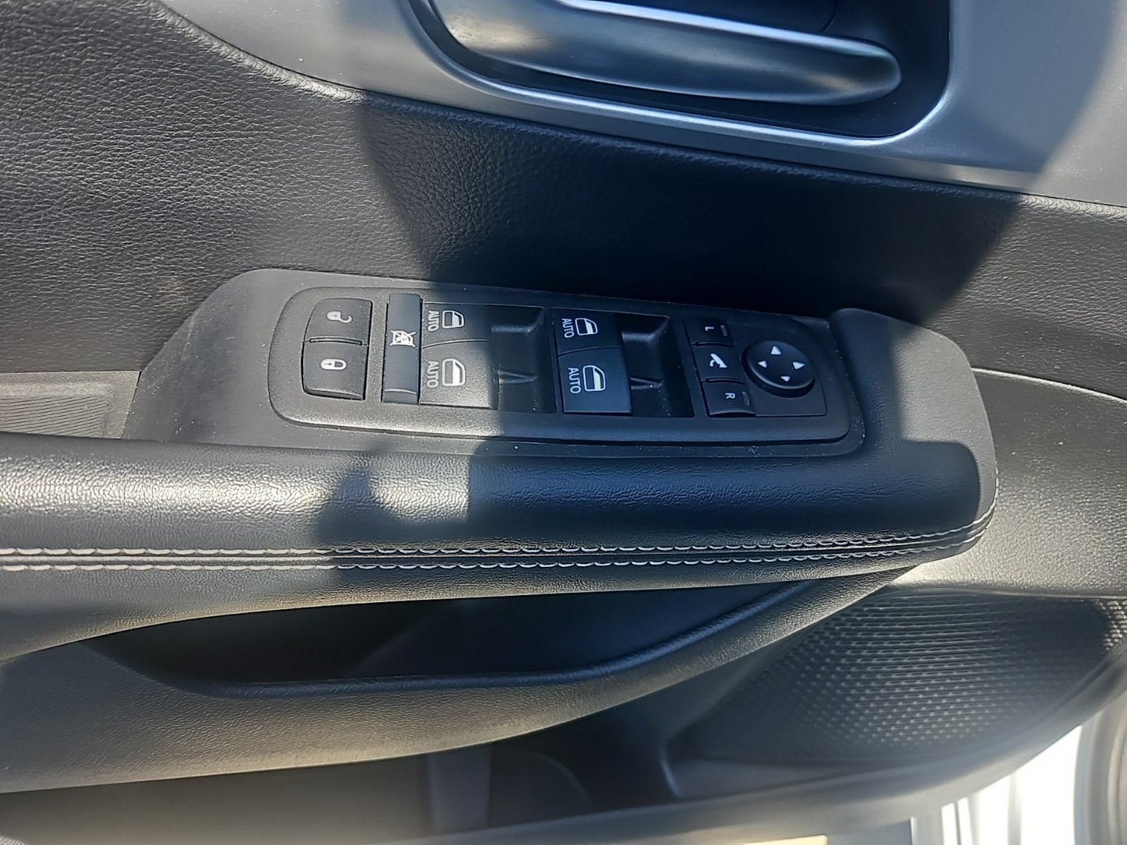 Used 2025 Chrysler Pacifica Limited FWD image 20