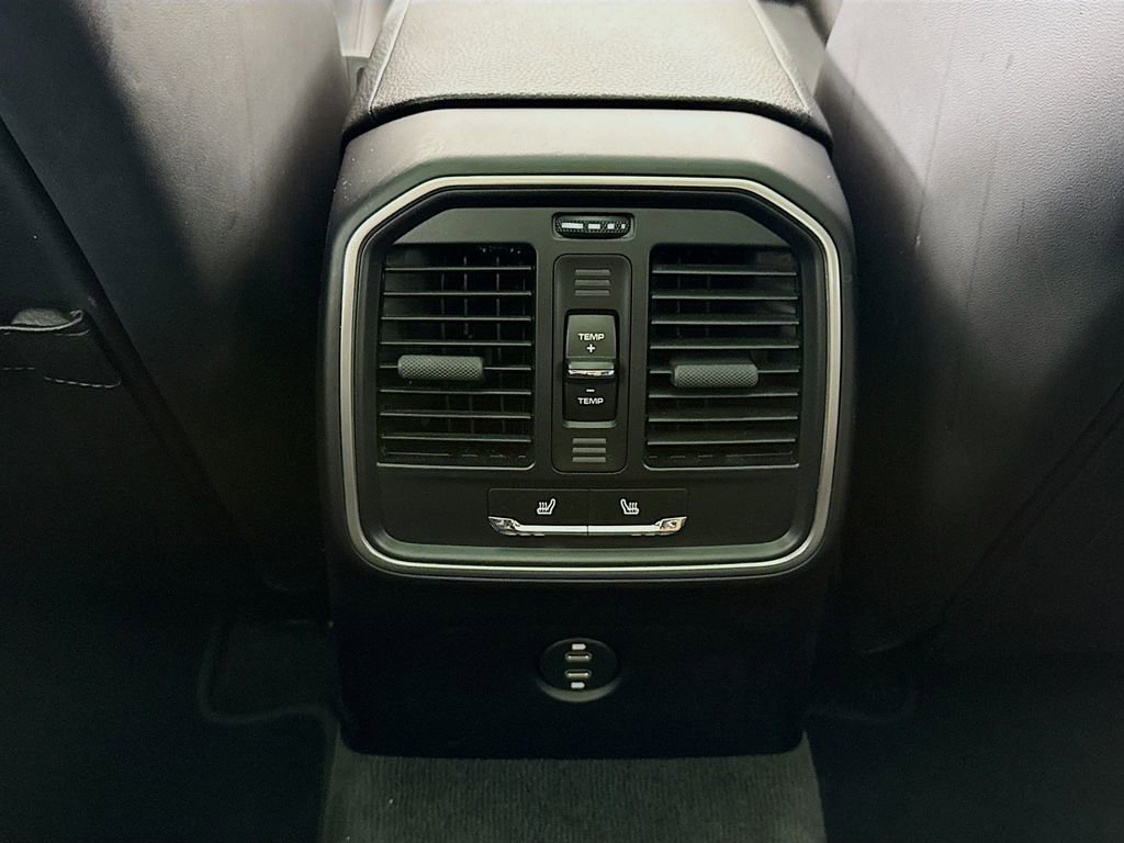 Certified 2024 Porsche Macan AWD/4WD image 27