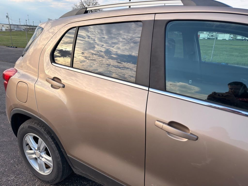 Used 2018 Chevrolet Trax LT image 2
