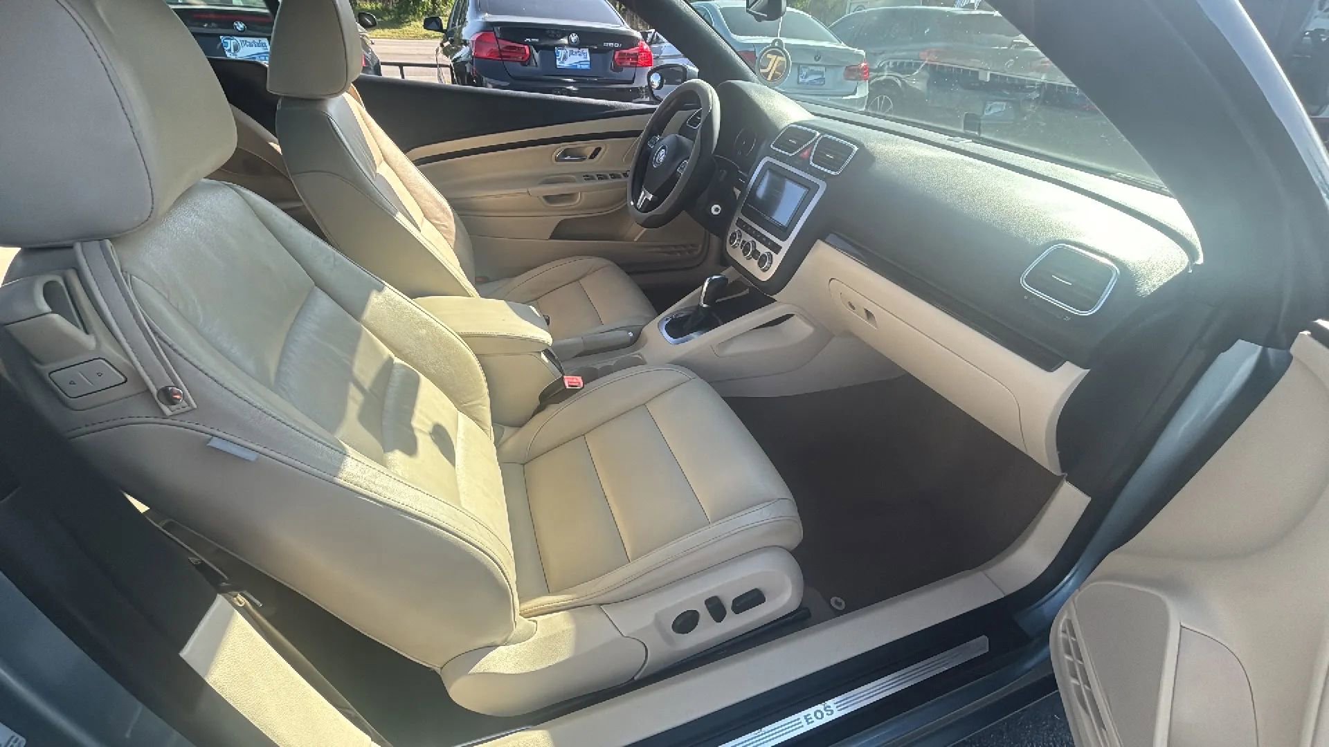 Used 2013 Volkswagen Eos Executive FWD image 22