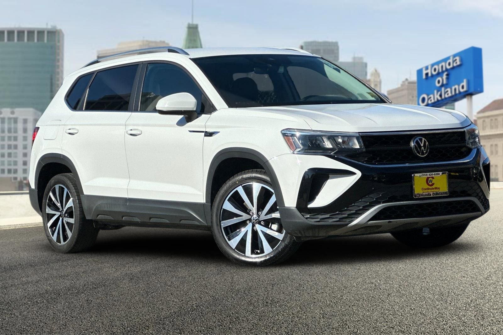 Used 2024 Volkswagen Taos SE image 2