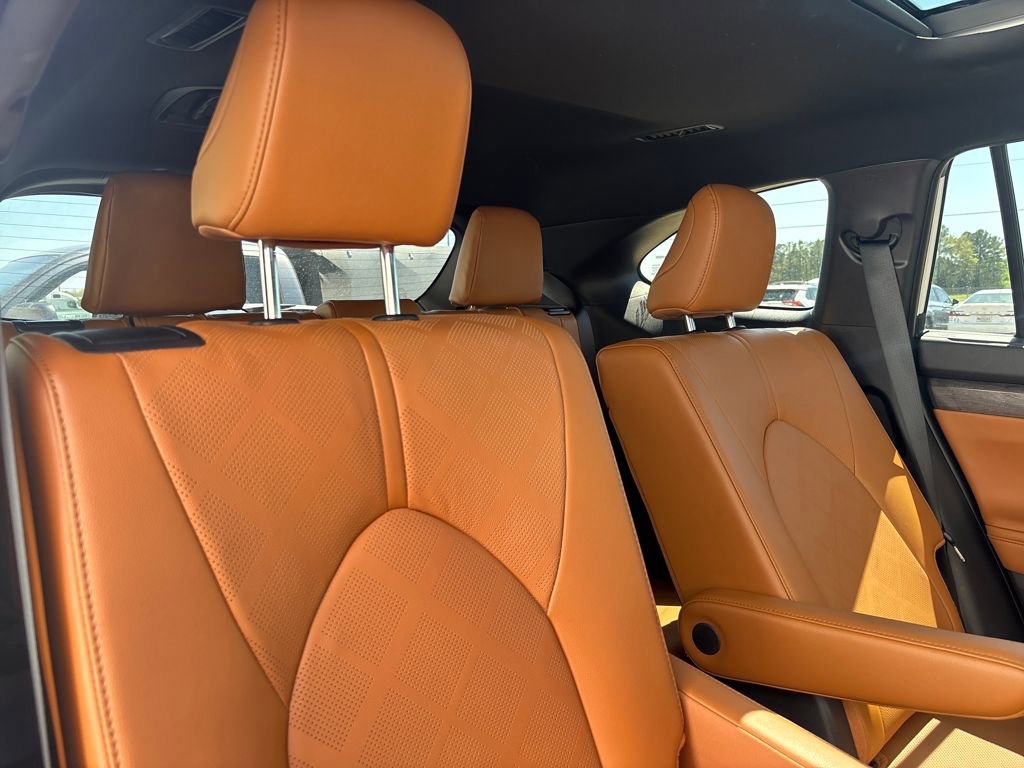 Used 2025 Toyota Highlander Platinum image 26