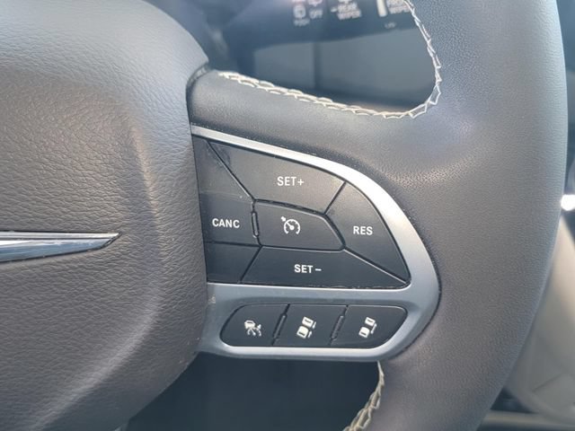 Certified 2024 Chrysler Pacifica Touring-L FWD image 15