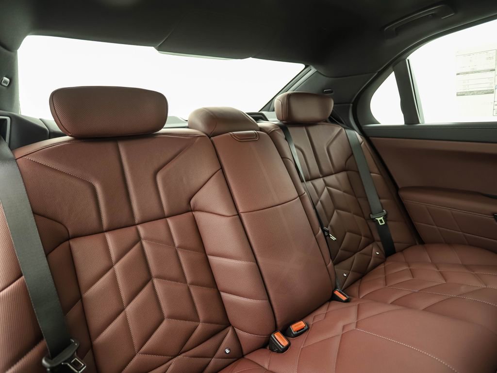 New 2026 BMW 740i xDrive w/ Premium Package image 28