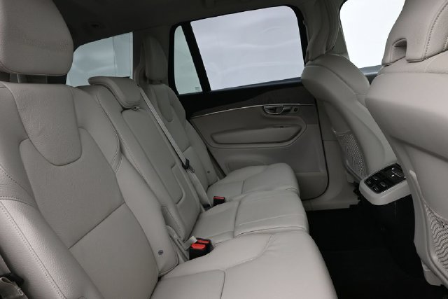 Used 2025 Volvo XC90 B5 Plus w/ Protection Package Premier AWD/4WD image 32