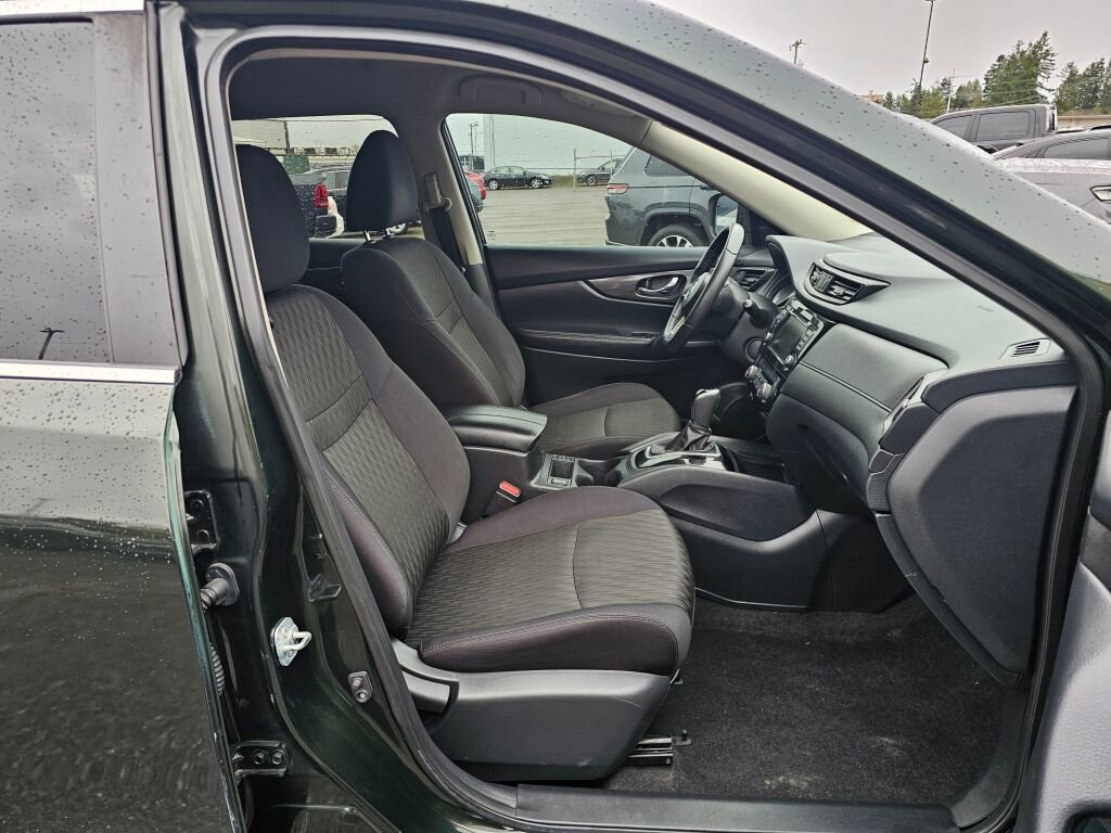 Used 2019 Nissan Rogue SV image 12
