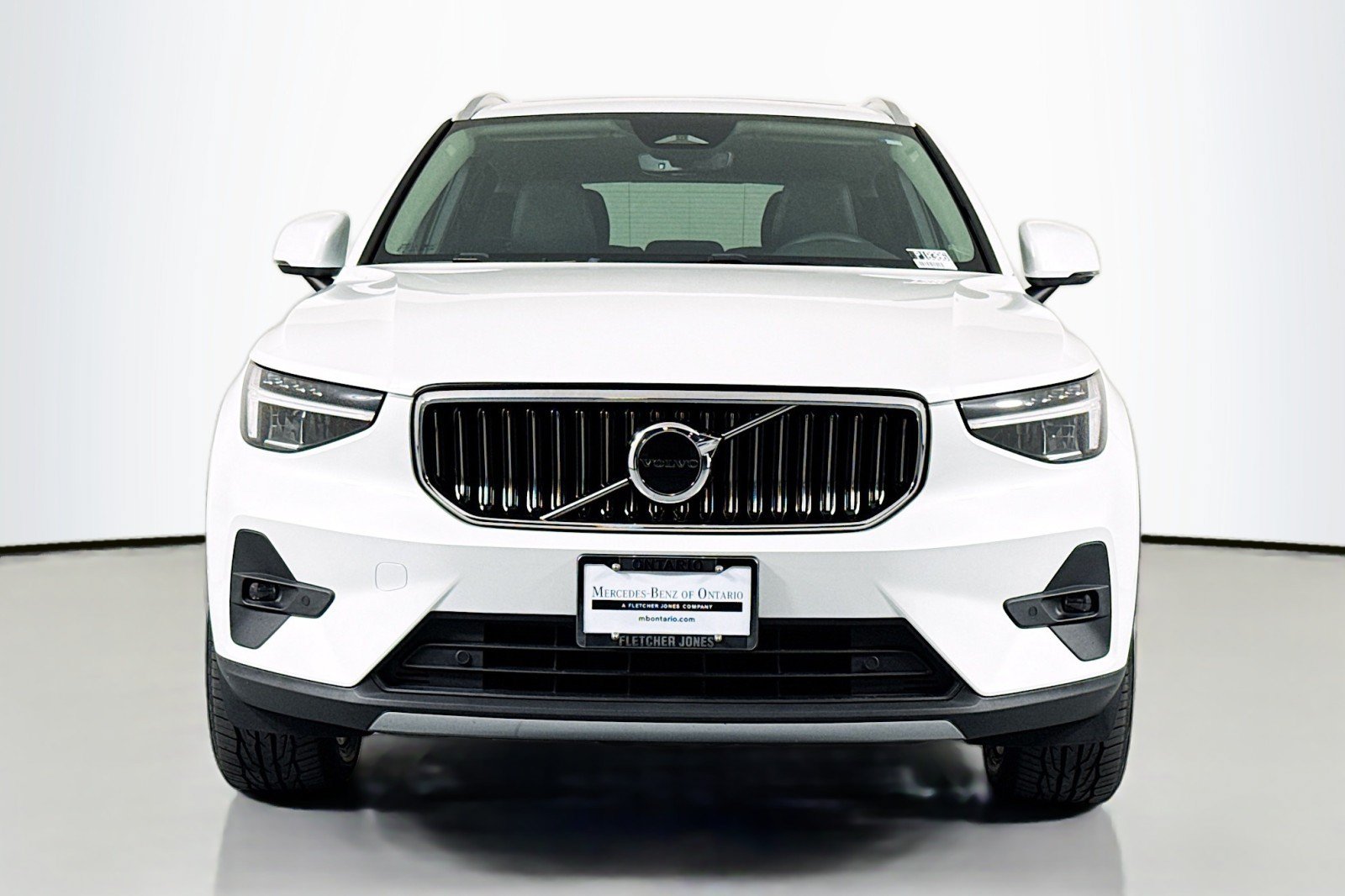 Used 2023 Volvo XC40 B5 Plus AWD/4WD image 3