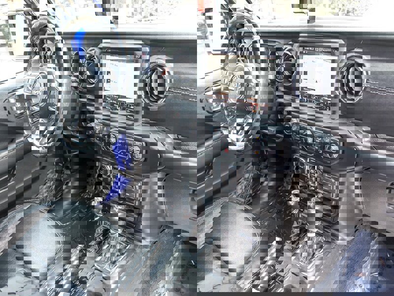 Used 2018 Jeep Wrangler Unlimited Sahara image 22