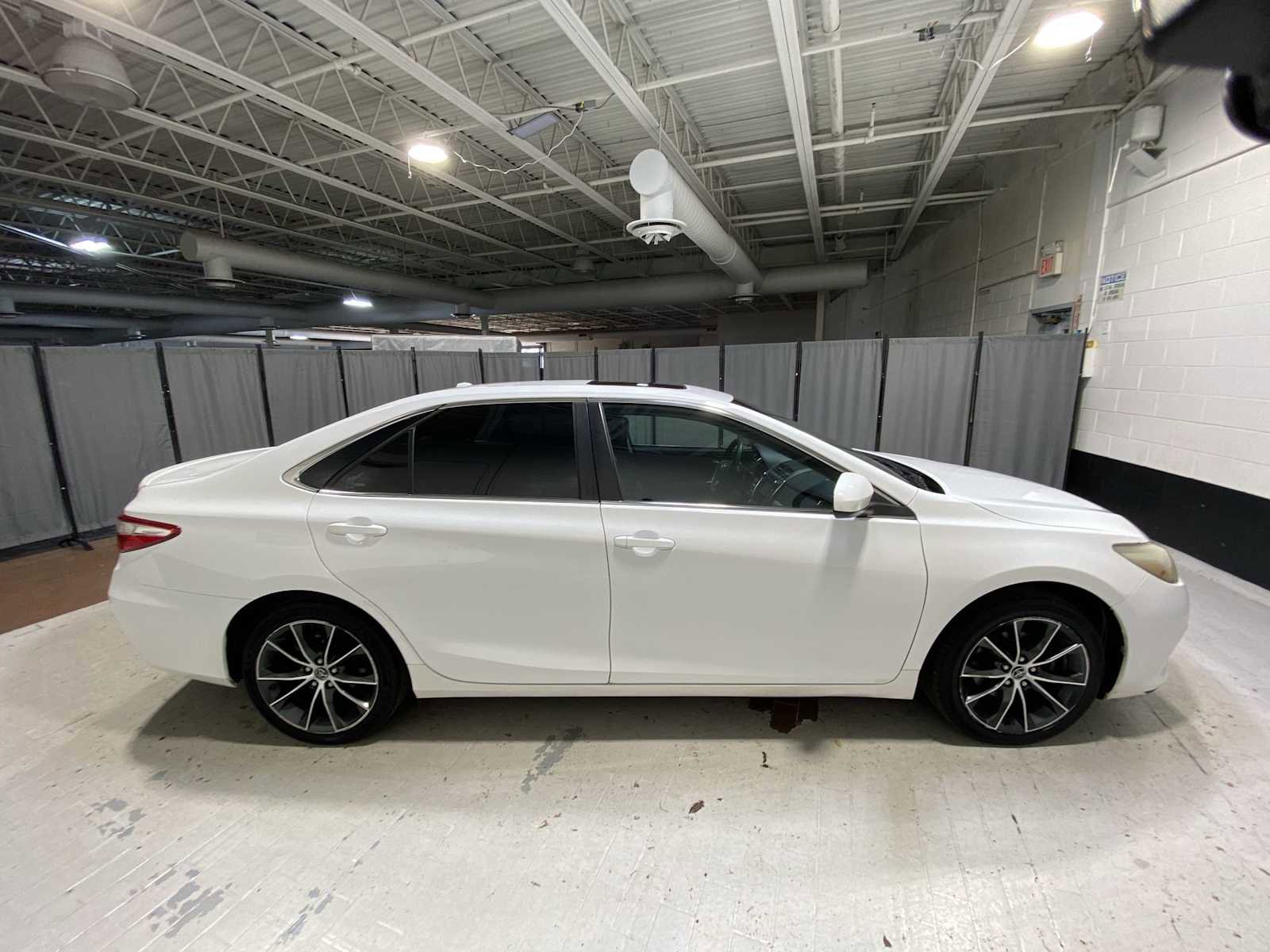 Used 2015 Toyota Camry XSE image 27