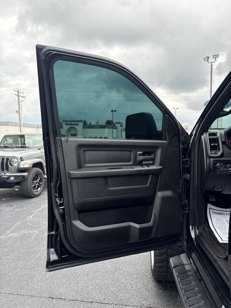 Used 2025 RAM 3500 Tradesman w/ Chrome Appearance Group AWD/4WD image 16