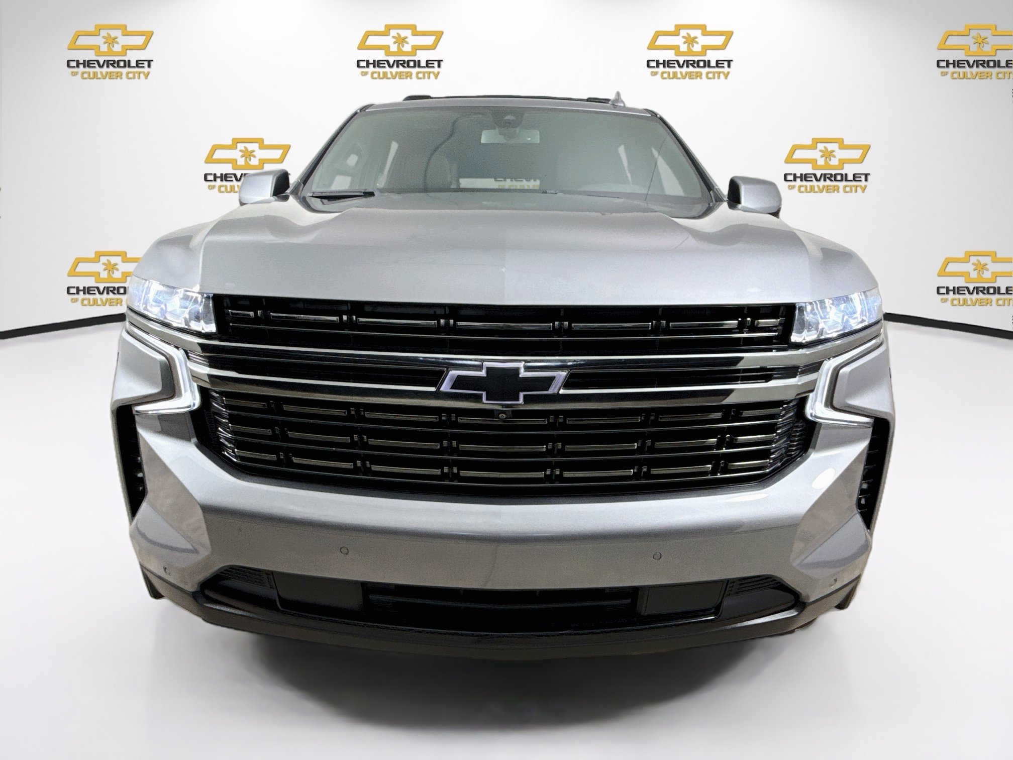 Used 2022 Chevrolet Suburban RST w/ Luxury Package AWD/4WD image 2
