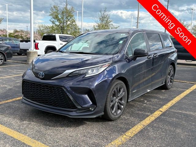 Used 2021 Toyota Sienna XSE FWD image 3