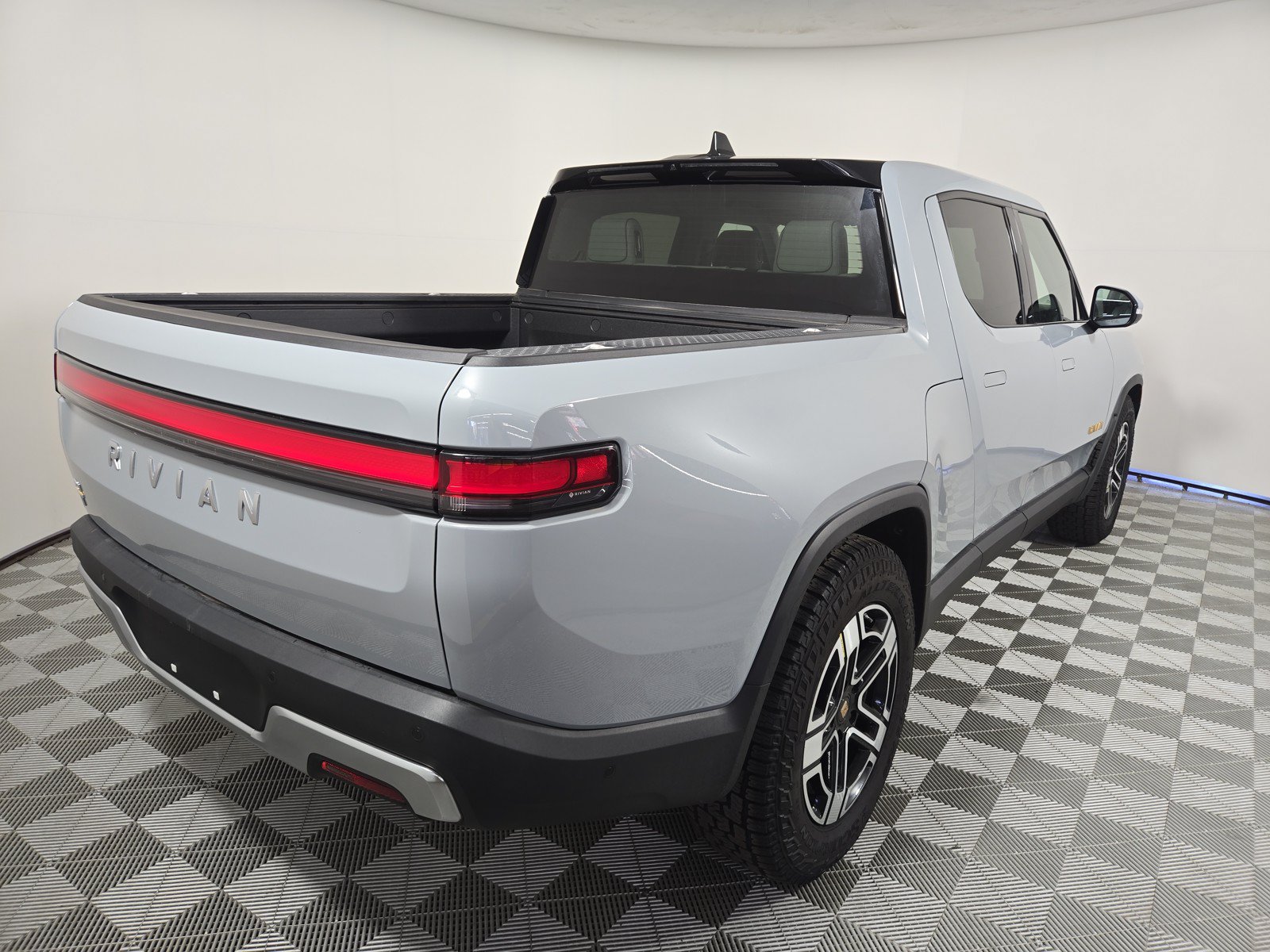 Used 2023 Rivian R1T Adventure AWD/4WD image 5