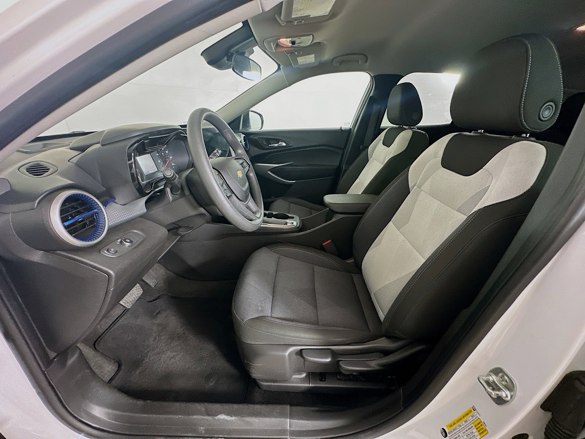 Used 2025 Chevrolet Trax LS FWD image 13