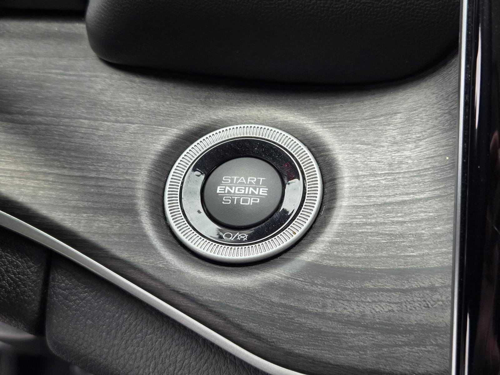 Certified 2022 Jeep Grand Cherokee L Limited RWD image 12