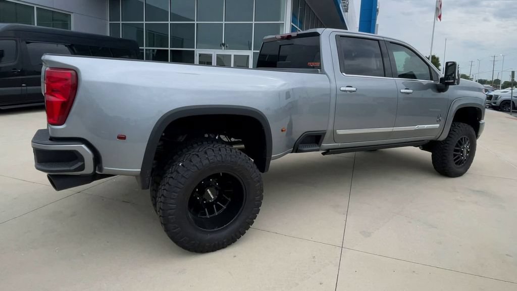 New 2026 Chevrolet Silverado 3500 High Country w/ High Country Premium Package AWD/4WD image 2
