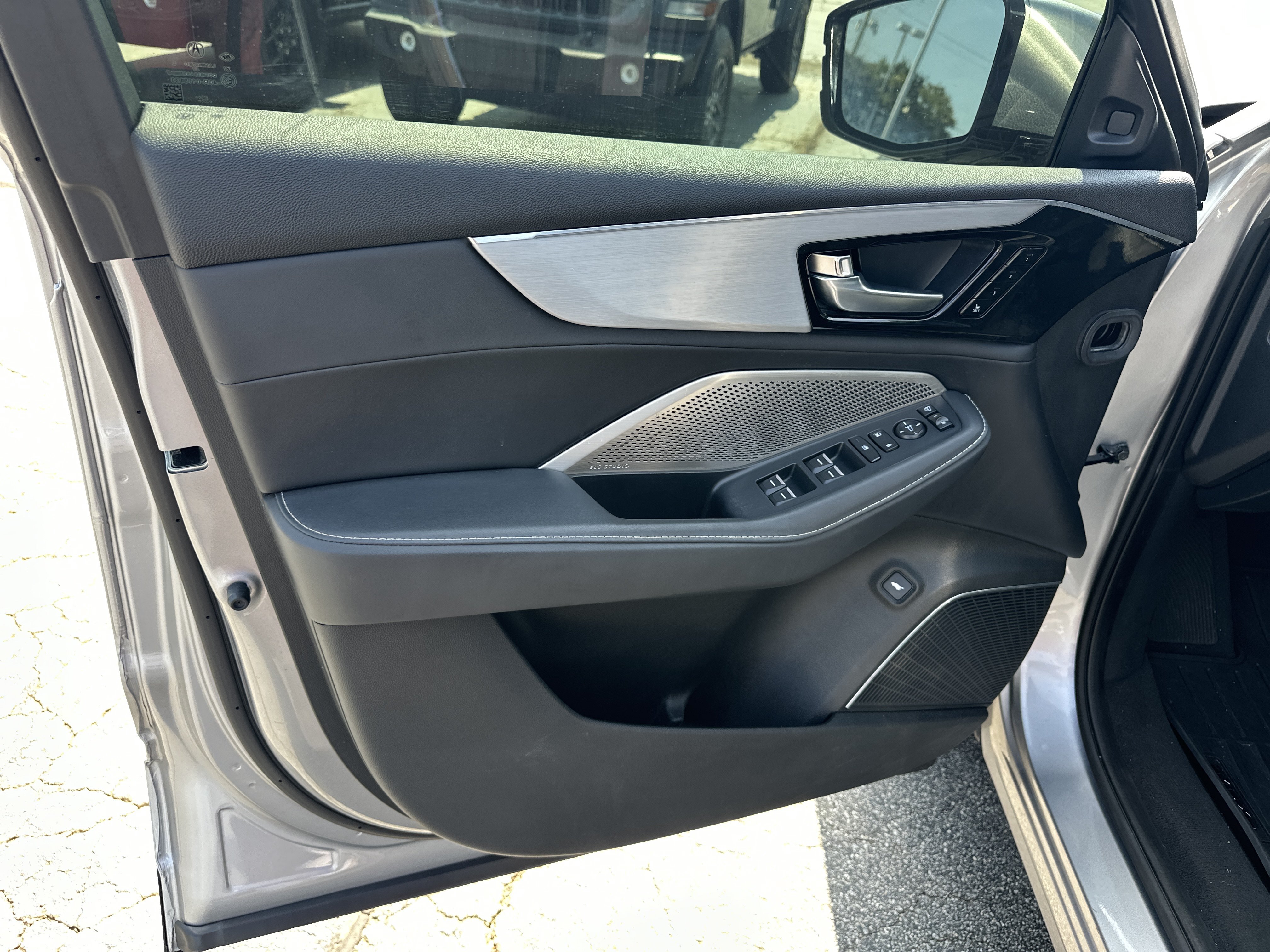 Used 2023 Acura MDX w/ Technology Package AWD/4WD image 12