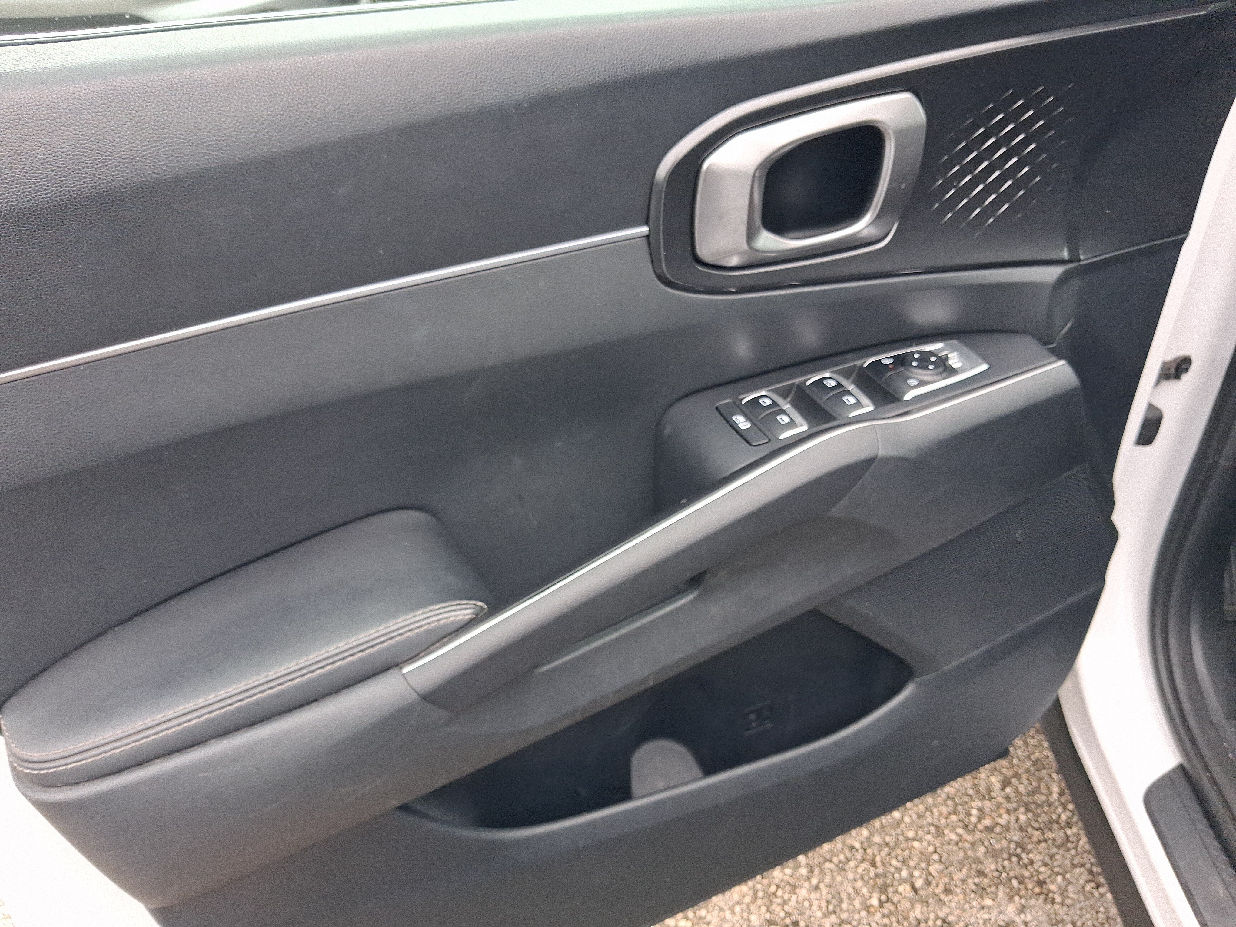Used 2025 Kia Sorento EX w/ Panoramic Sunroof Package FWD image 13