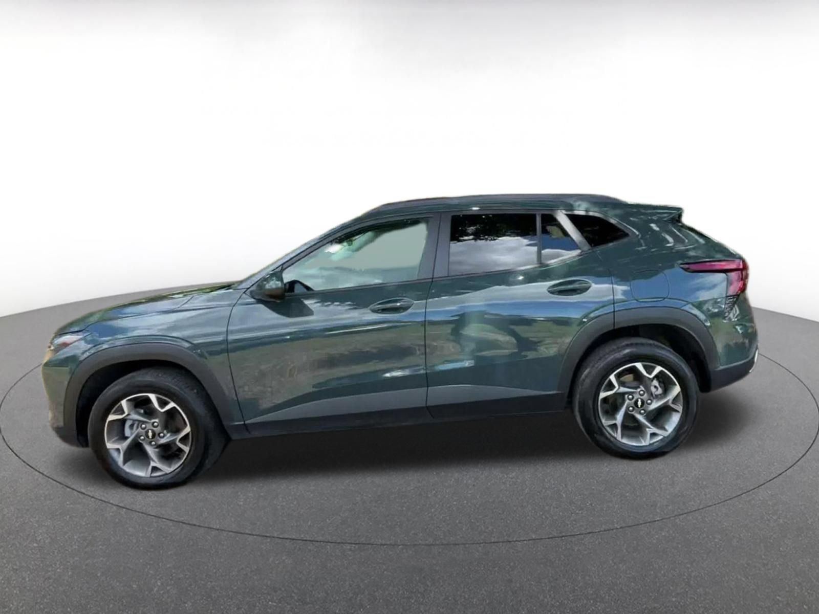 Used 2025 Chevrolet Trax LT w/ LT Convenience Package FWD image 8