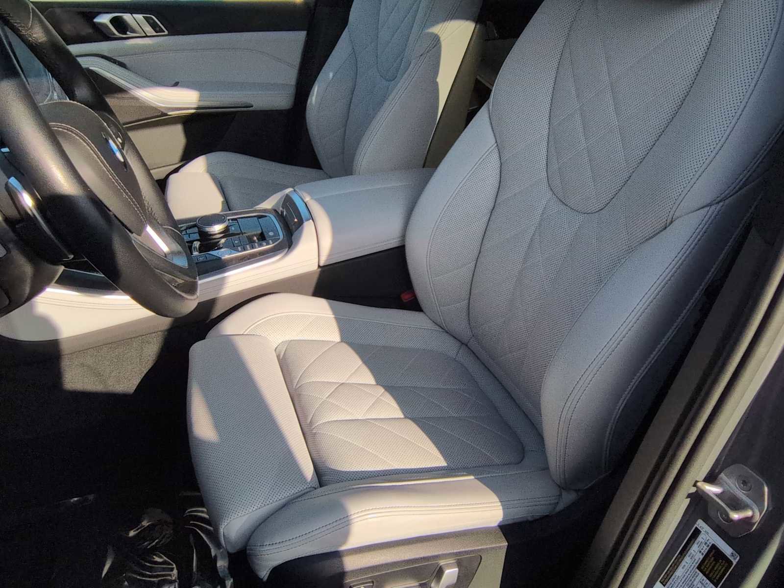 Used 2024 BMW X5 xDrive40i w/ Parking Assistance Package image 16