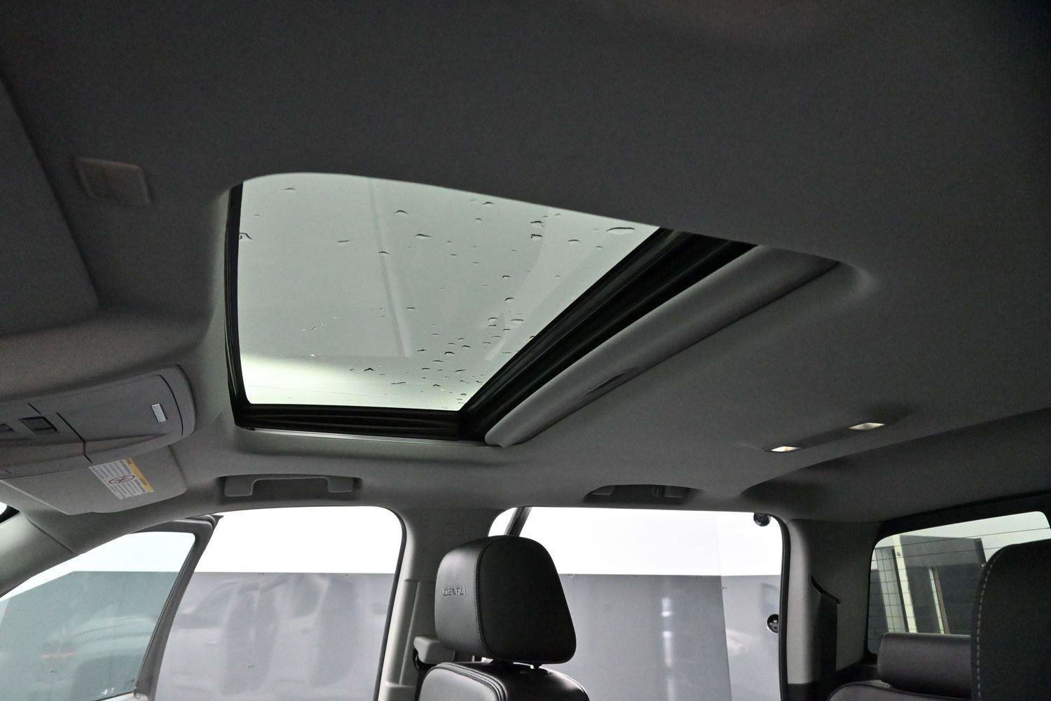 Used 2019 GMC Sierra 2500 Denali w/ Duramax Plus Package AWD/4WD image 29