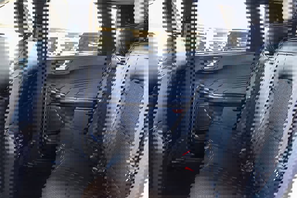 New 2025 Ford Escape SE w/ Class II Trailer Tow Package image 18