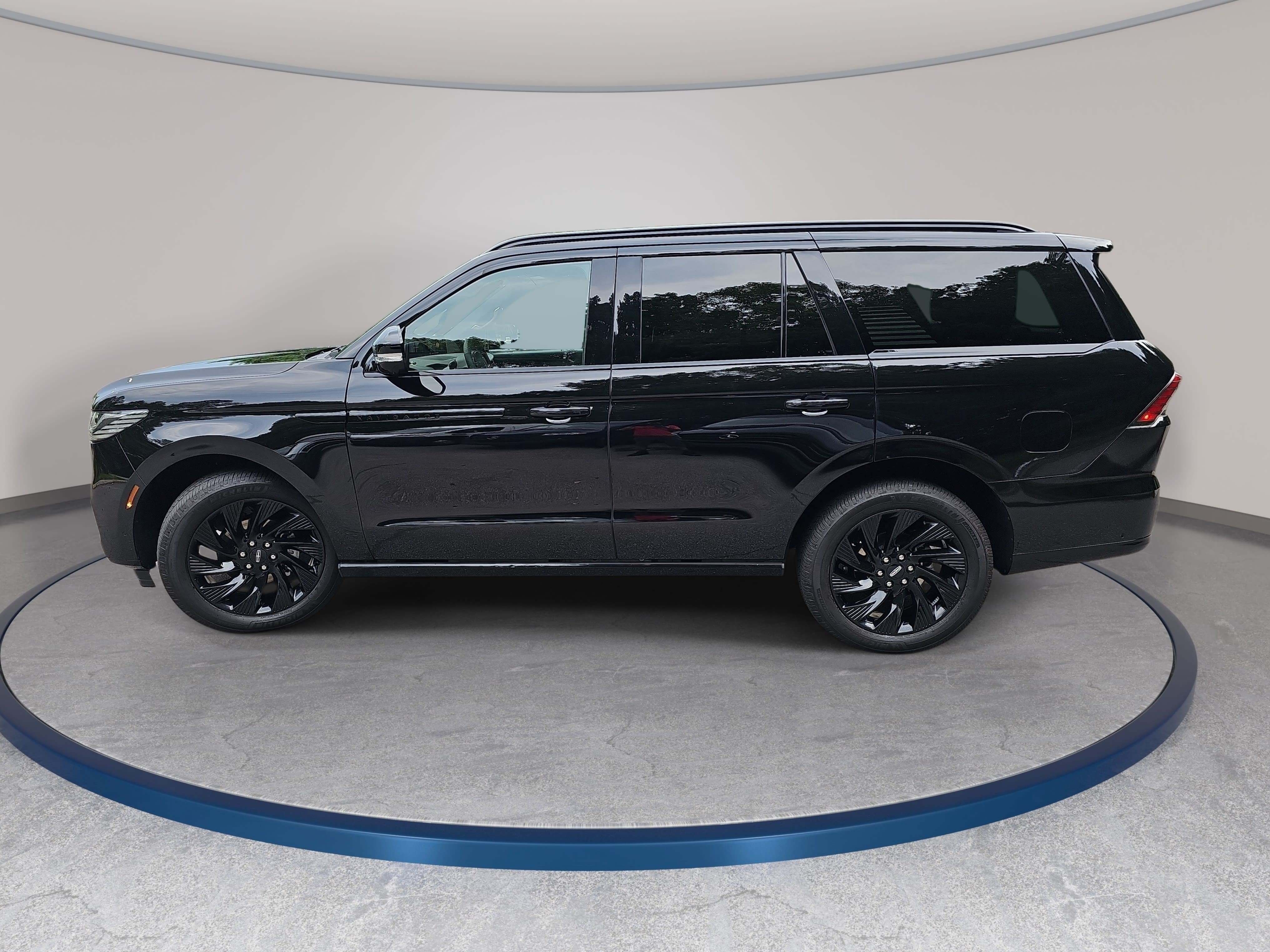 Used 2025 Lincoln Navigator Reserve w/ Jet Appearance Package AWD/4WD image 8