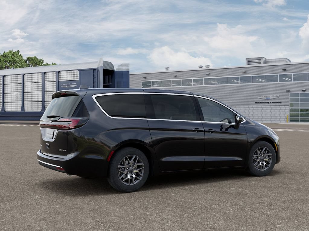 New 2027 Chrysler Pacifica Limited FWD image 4