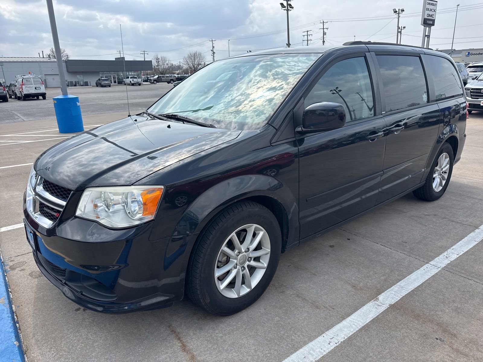 Used 2014 Dodge Grand Caravan SXT image 1