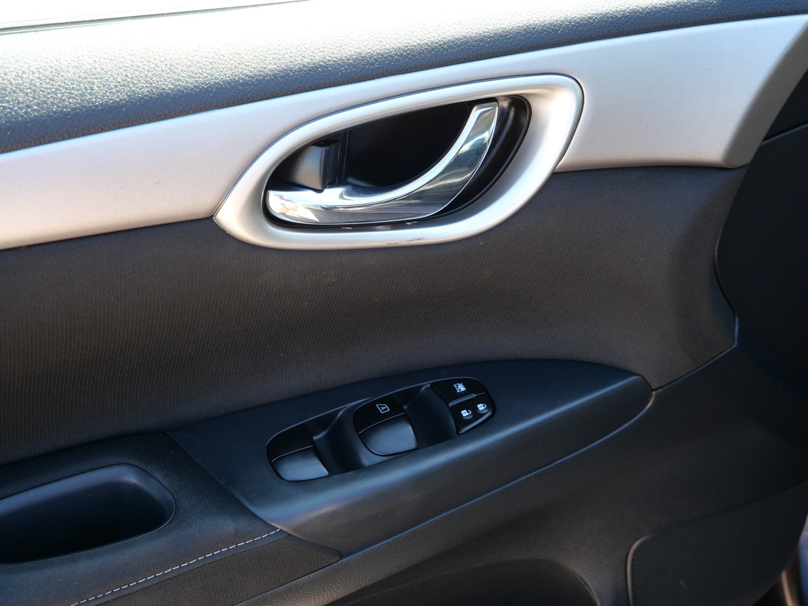 Used 2015 Nissan Sentra SV FWD image 20
