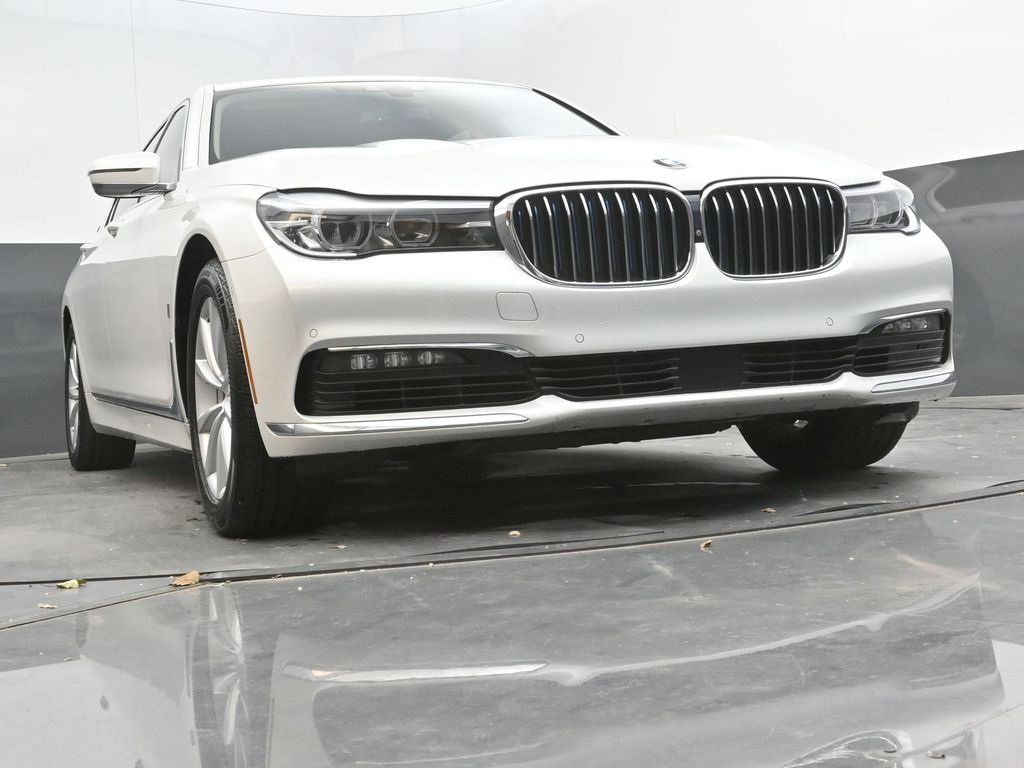 Used 2018 BMW 740e xDrive image 35