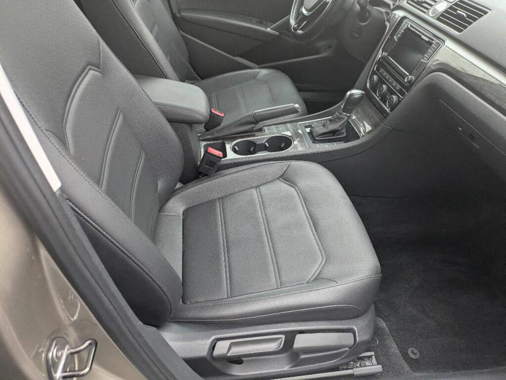 Used 2016 Volkswagen Passat 1.8T SE image 12