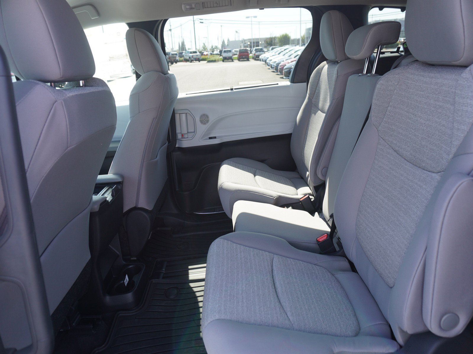 New 2026 Toyota Sienna LE FWD image 12