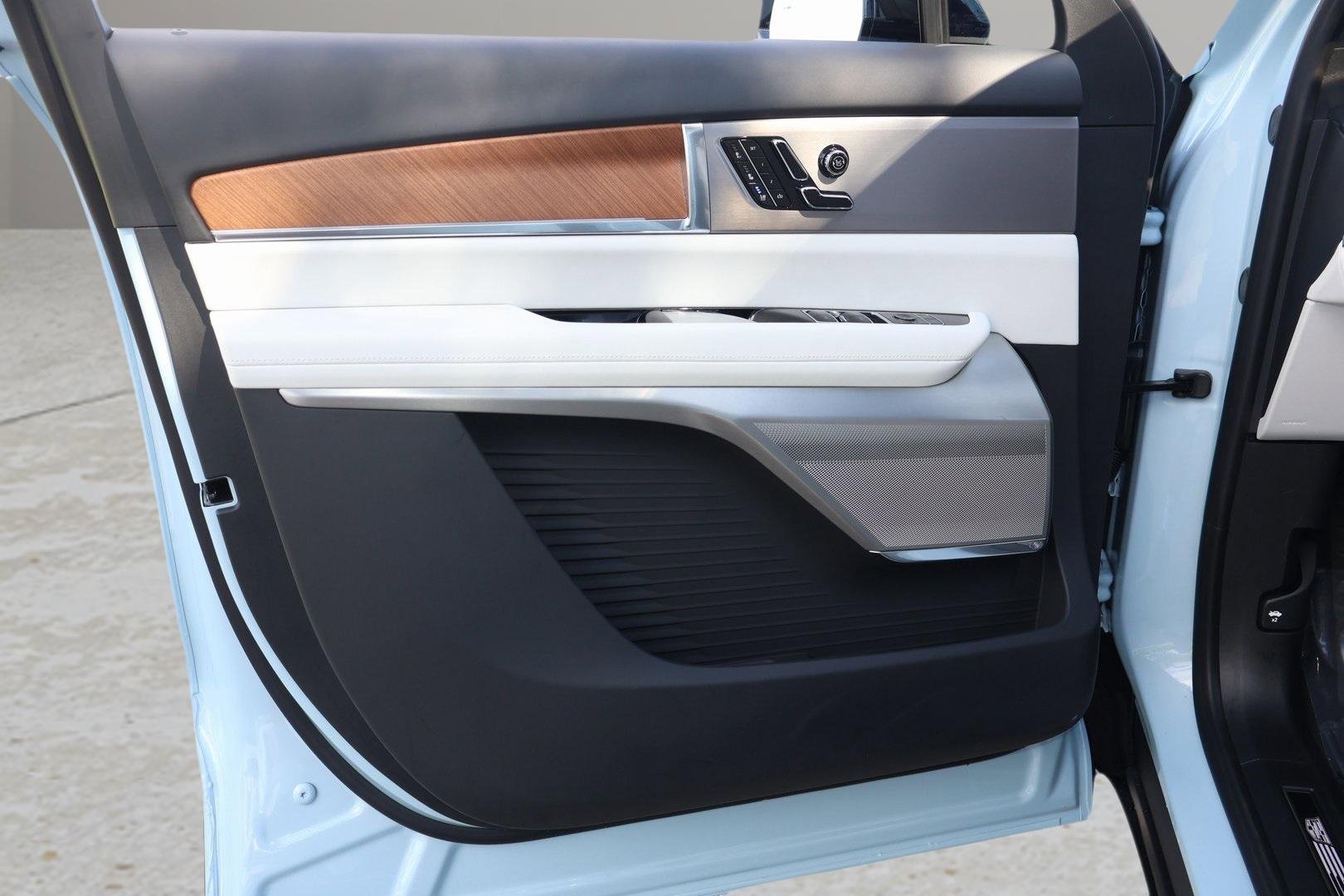 New 2026 Cadillac Vistiq Sport image 10