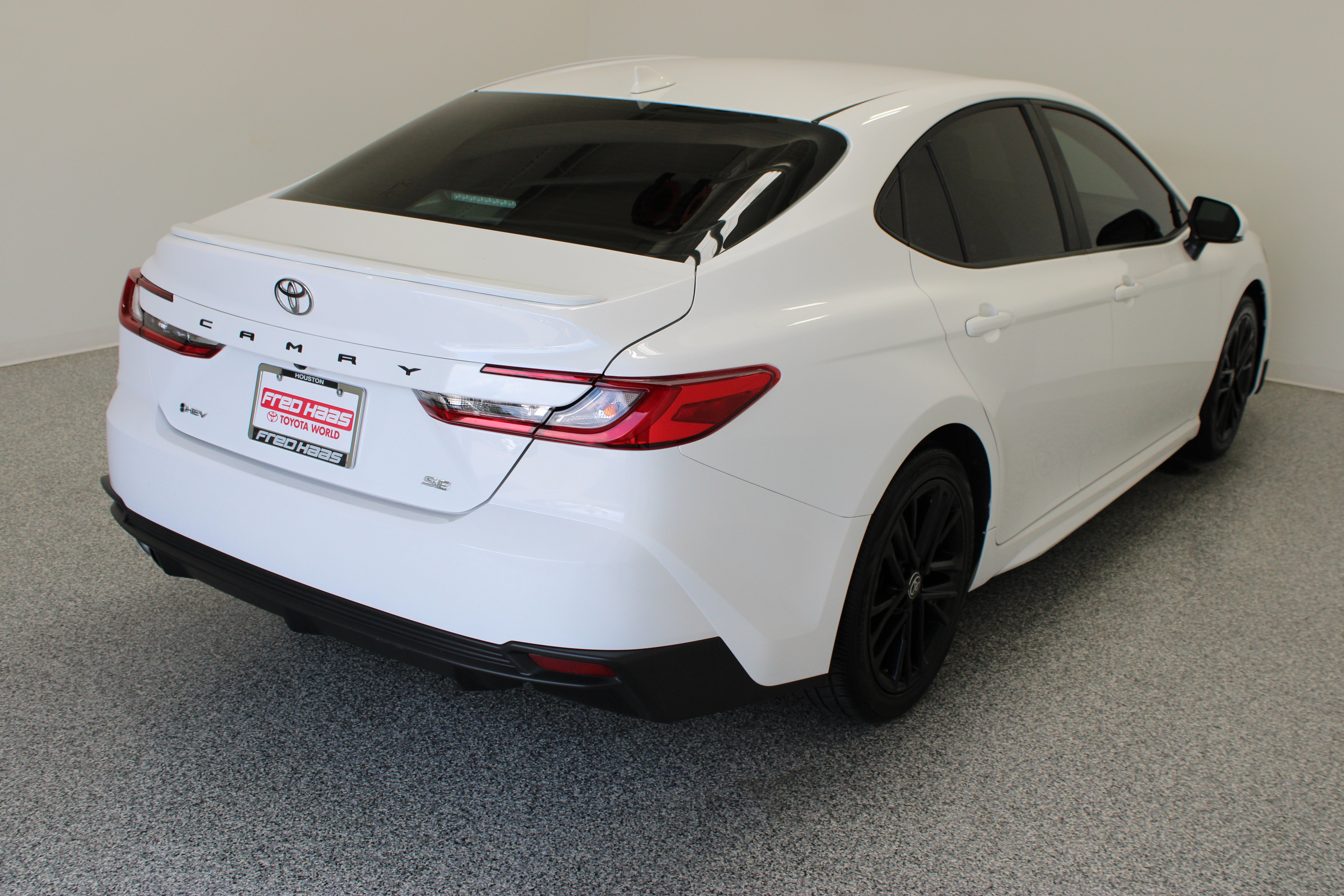 Used 2025 Toyota Camry SE w/ Multimedia Upgrade Package FWD image 8